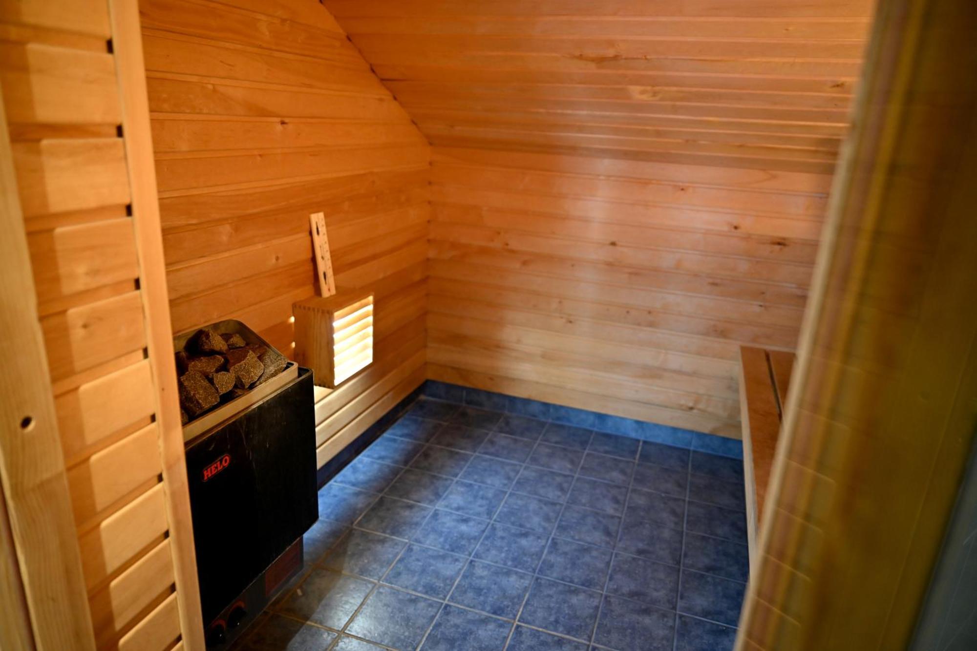 2-story Penthouse With Private Sauna, Seaview Terrace & Two Bathrooms *